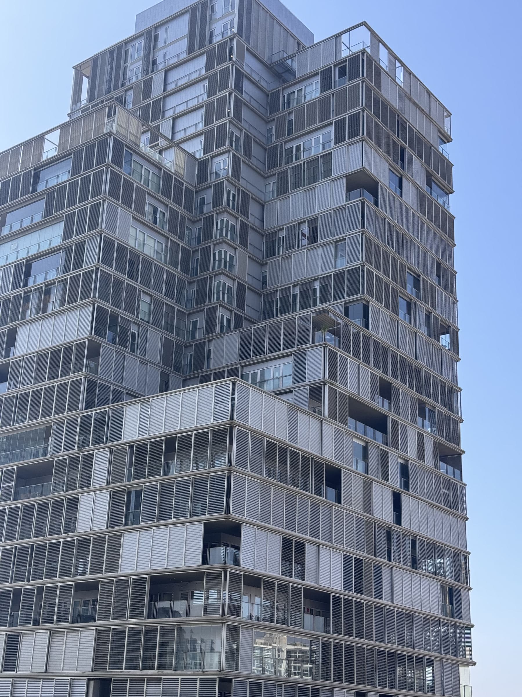 Fachada de una torre de viviendas